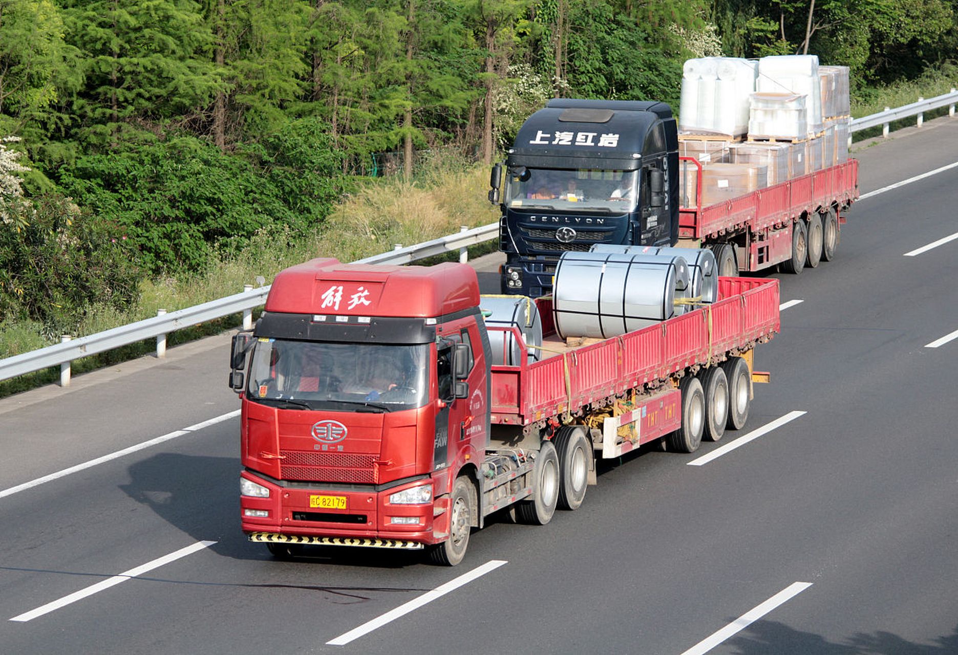 車輪上的擔(dān)當(dāng) 中國貨車司機的物流運輸之路